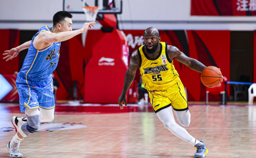 官宣日皇家马德里篮球队备战CBA季后赛;再遭质疑细节流出;压力陡增;身体对抗强度拉满 官宣日皇家马德里篮球队备战CBA季后赛;再遭质疑细节流出;压力陡增;身体对抗强度拉满