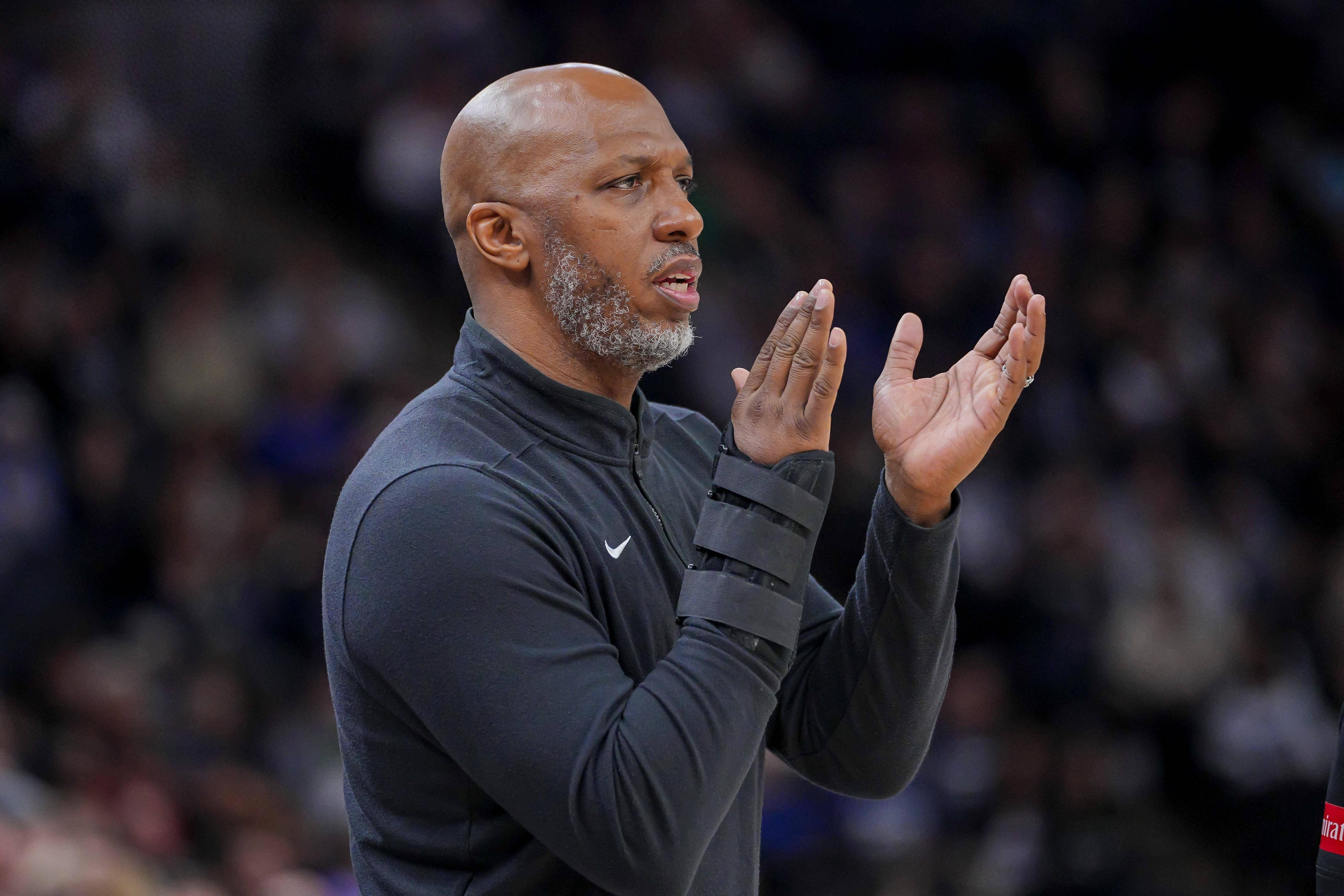 包含孟菲斯灰熊训练开放日，官宣日造点机会引观众欢呼，NBA常规赛在即，临场指挥获称赞的词条