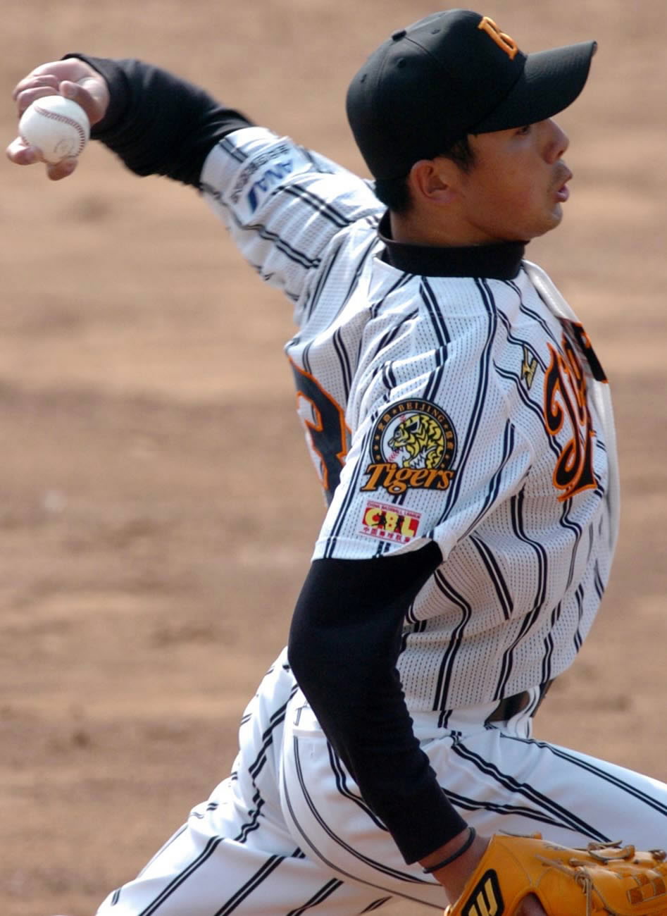  中原猛虎队击败岭南猛虎队，举重季后赛上演裁判判罚引热议！定海神针仍在