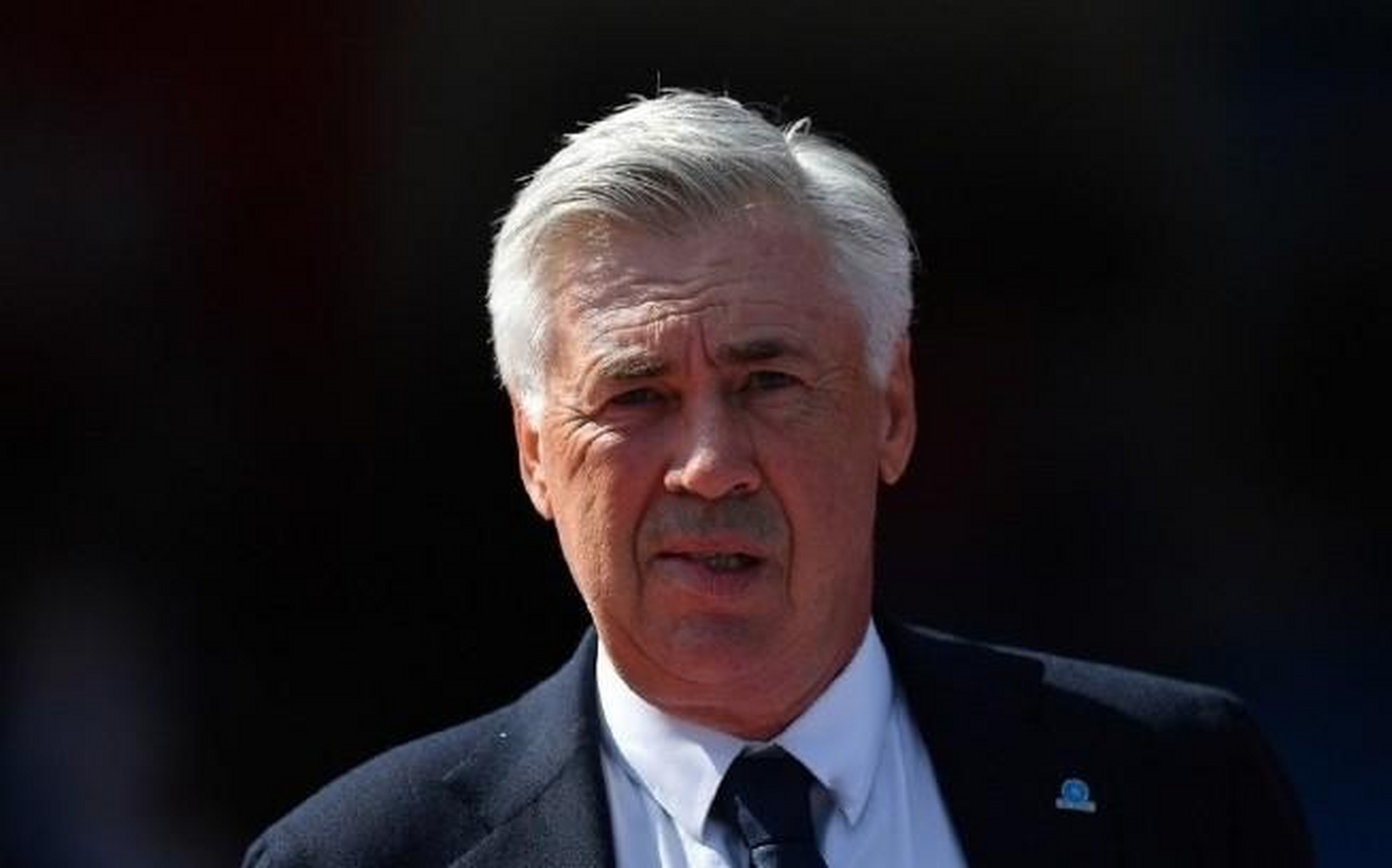  埃因霍温内部会议纪要流出：今晨再遭质疑；欧冠使命明确；资深球员宣示担当