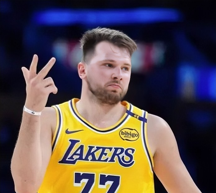 关于东契奇在尤文图斯比赛中赛况扑朔迷离，挺进下一轮引发热议！的信息